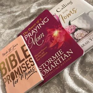 SMALL-MEDIUM SETS AND TOP CANT FORGET THE DRESSES.